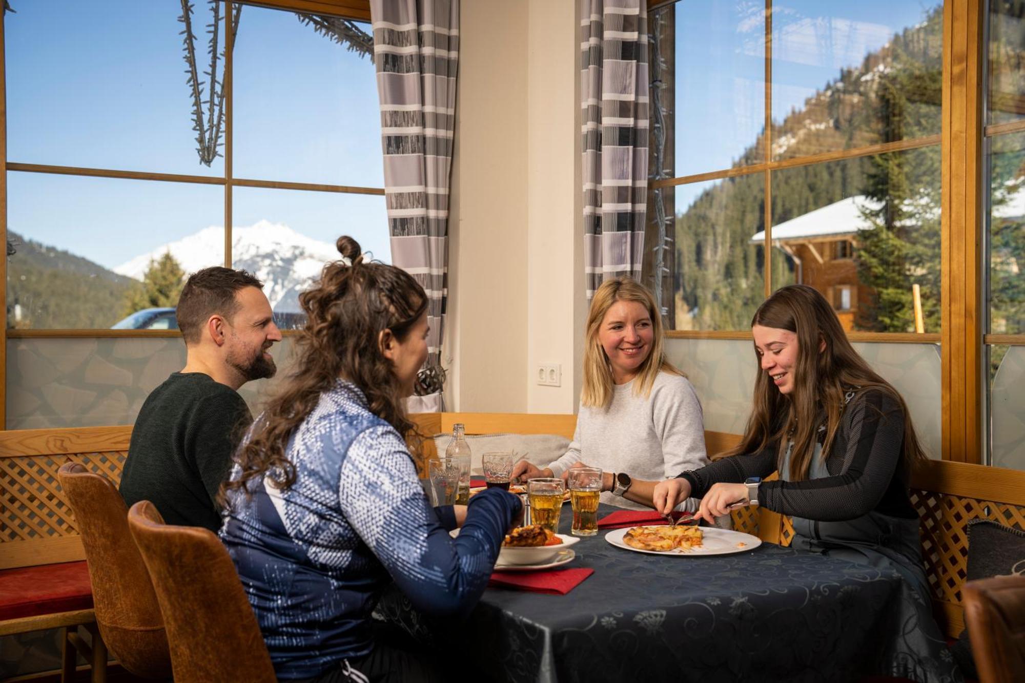Landal Hochmontafon Hotel Гарделен Екстериор снимка
